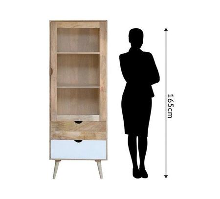 Witryna drewniana w w skandynawskim stylu