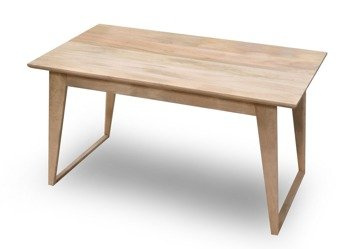 Stół drewniany w skandynawskim stylu