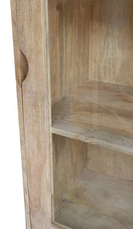 Witryna drewniana w w skandynawskim stylu