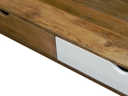 Stolik kawowy drewniany w skandynawskim stylu